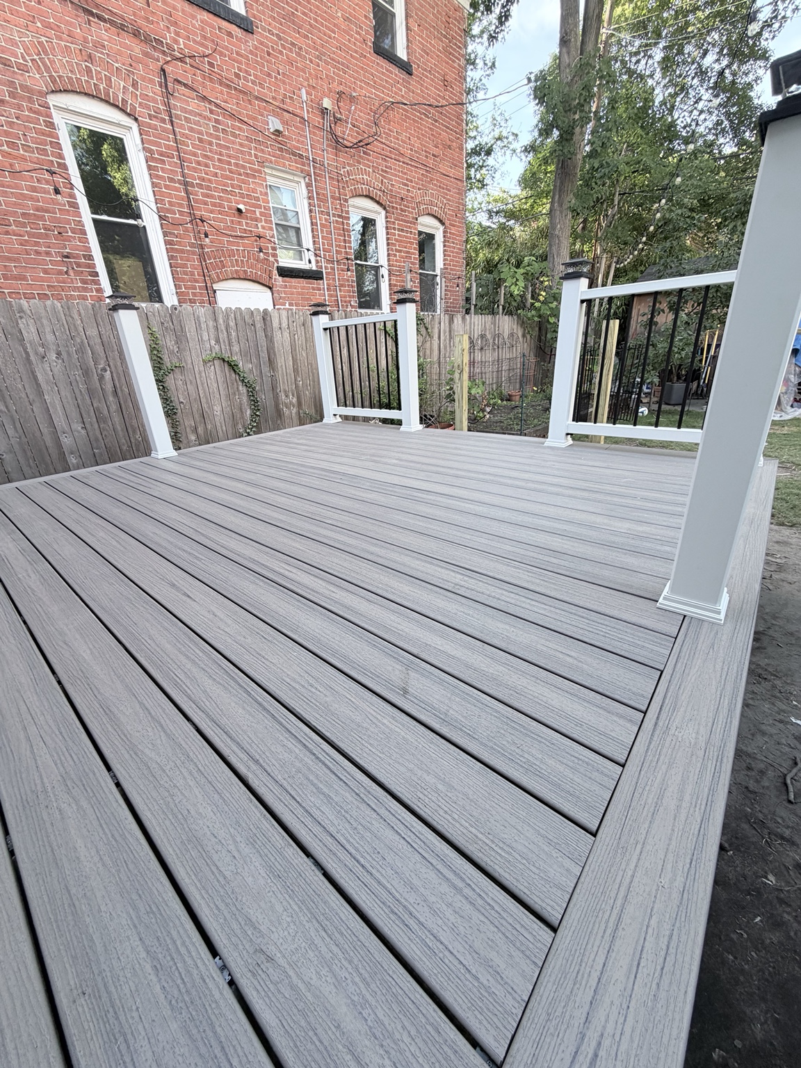 Gray composite deck details: Board layout, picture-frame border & railing finishes