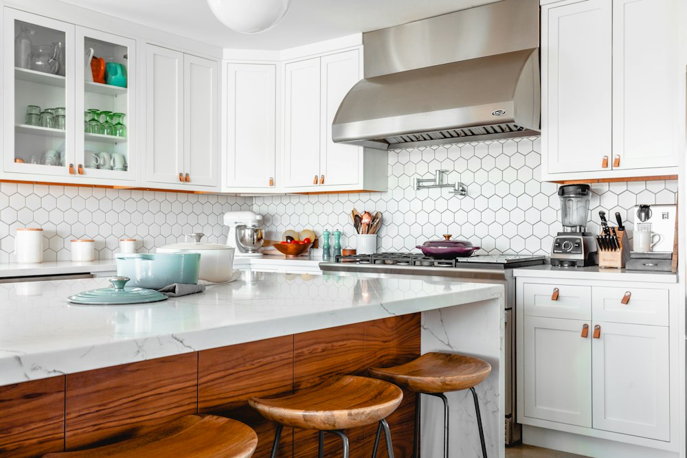 Bright kitchen renovation ideas: Cabinetry, backsplash, counters & wood finishes
